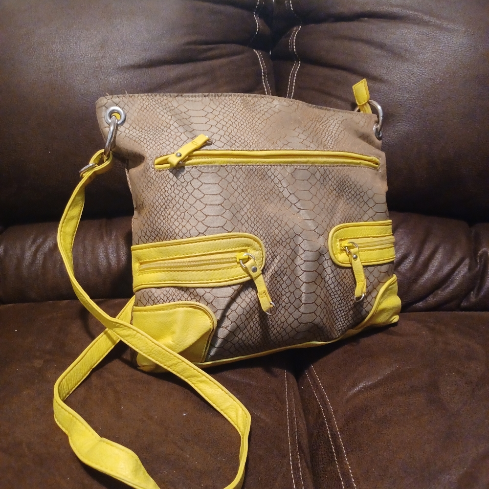 Alfred Dunner large crossbody purse, snake skin pattern, nylon material